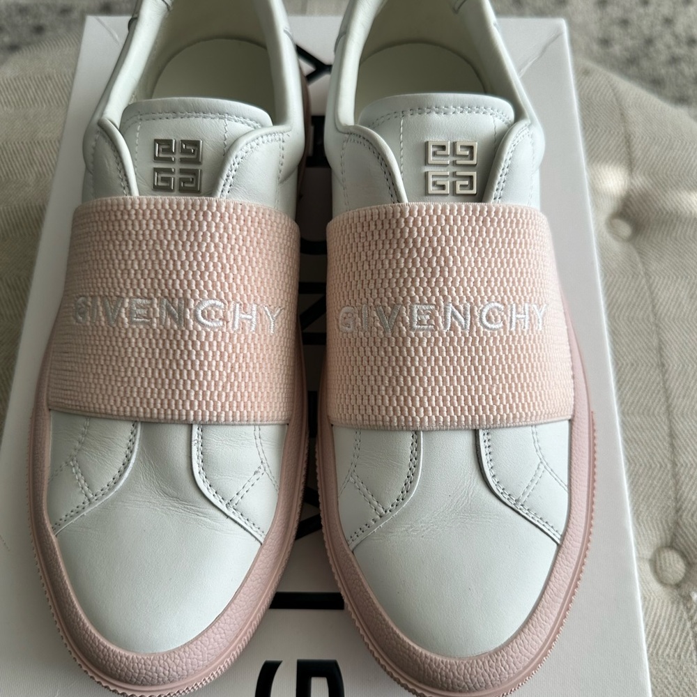 Brand new size 40.5 Givenchy City Sneakers, pristine condition.